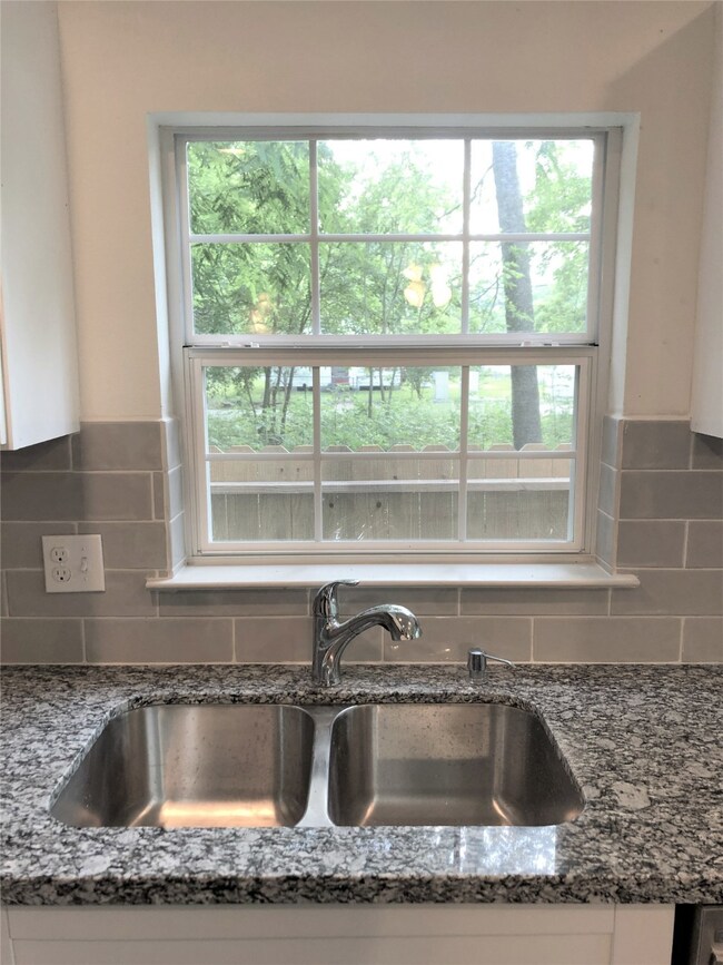 1423 Dewalt St, Houston, TX 77088 - photo 5