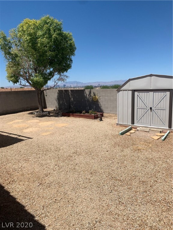 ~Backyard~Shed~Covered Patio~City Views~