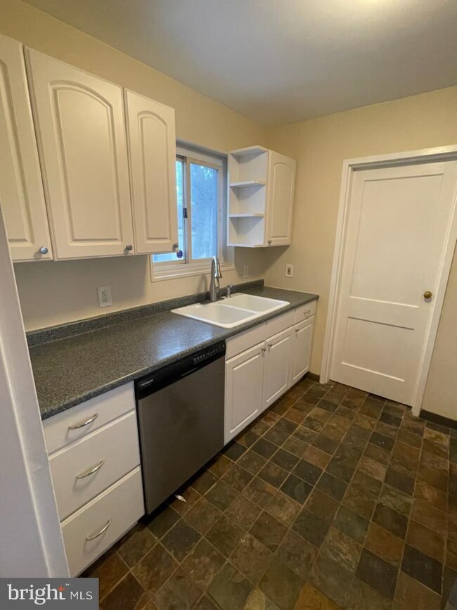 2418 Eccleston St, Silver Spring, MD 20902 - photo 5