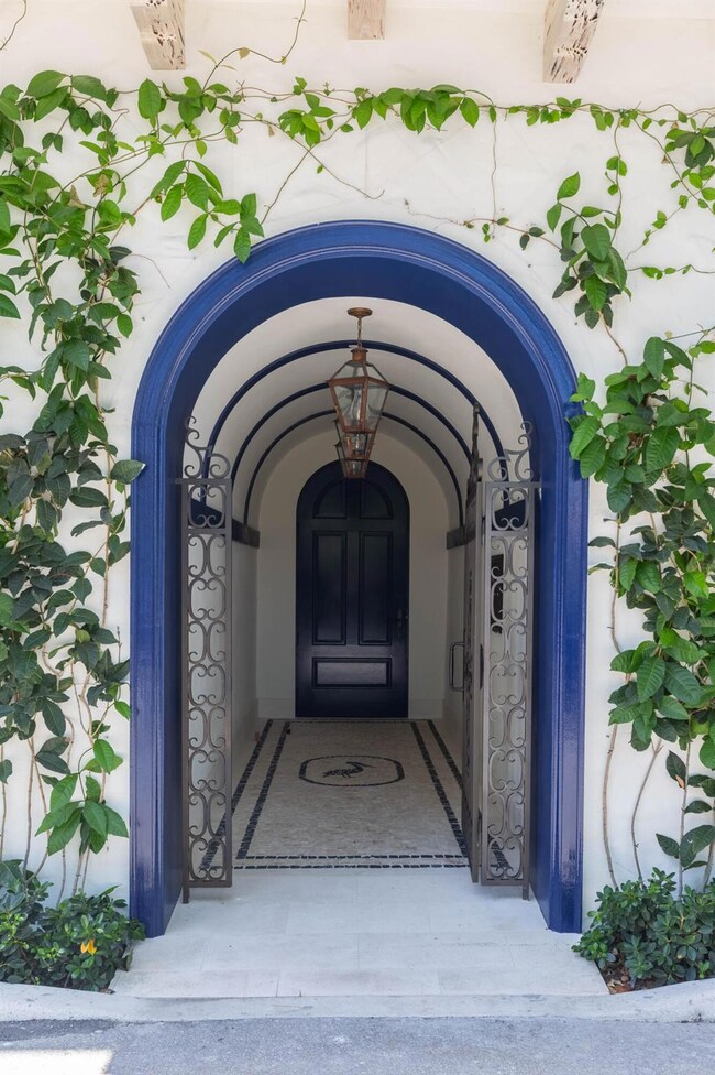 236 Phipps Plaza unit D, Palm Beach, FL 33480 - photo 3