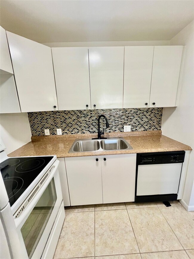 129 Mansfield D unit 129, Boca Raton, FL 33434 - photo 4