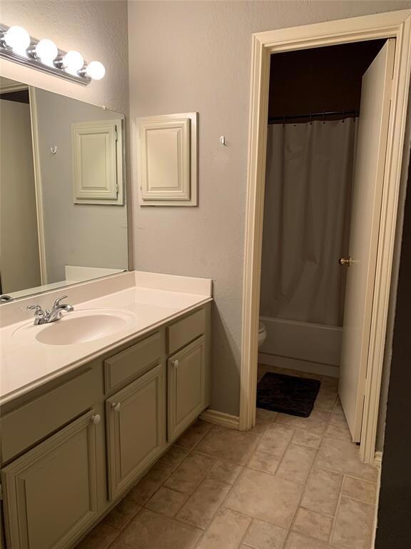 Master Bedroom Bathroom