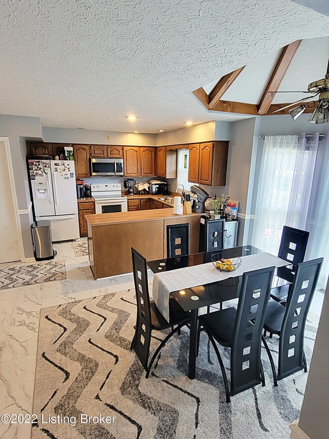 7504 Crabtree Dr, Louisville, KY 40228 - photo 6