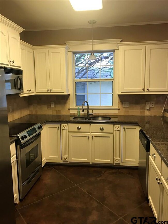 1880 1880 Belmont, Tyler, TX 75701 - photo 5