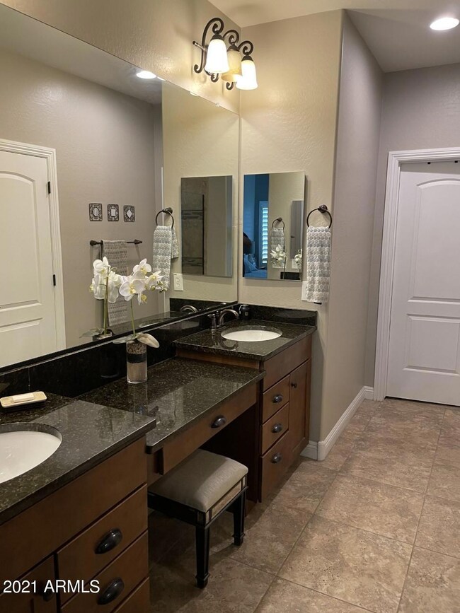 DOUBLE SINKS & VANITY