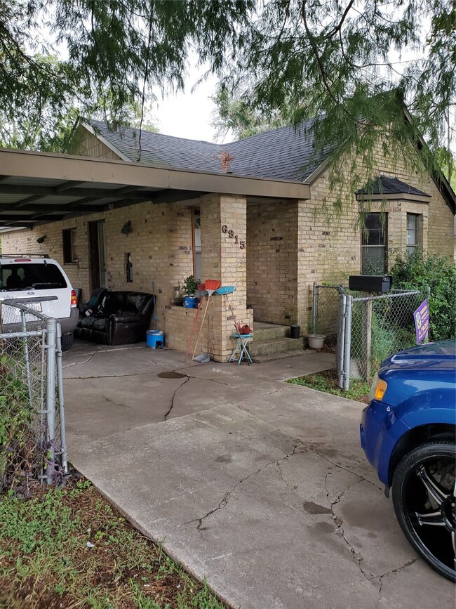 6915 Appleton St, Houston, TX 77022 - photo 2