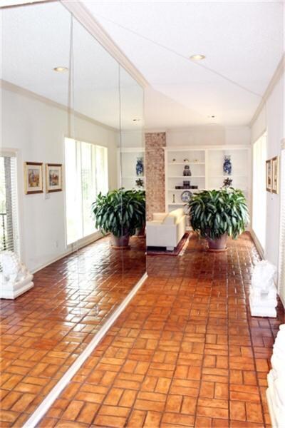 10218 Shady River Dr, Houston, TX 77042 - photo 3