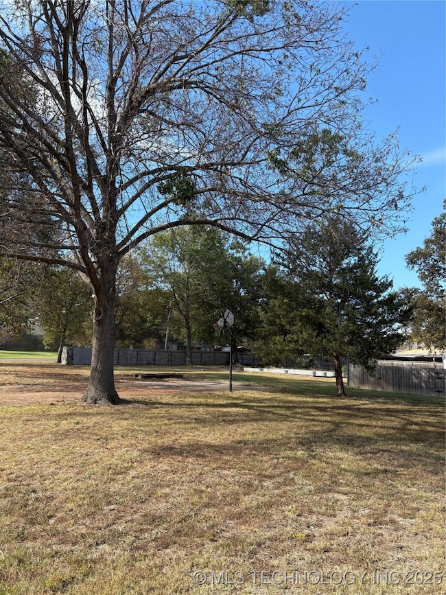 701 NE 4th St, Wagoner, OK 74467 - photo 6