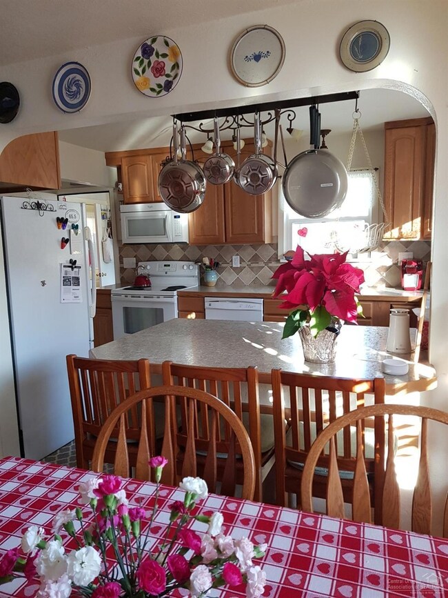 102 S Humbolt St, Canyon City, OR 97820 - photo 4