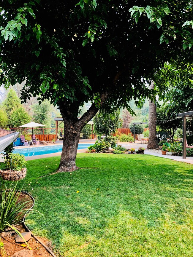 5055 Huntington Dr, Redding, CA 96002 - photo 5