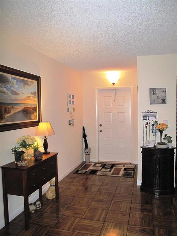 screen enclosed fenced in patio (1)