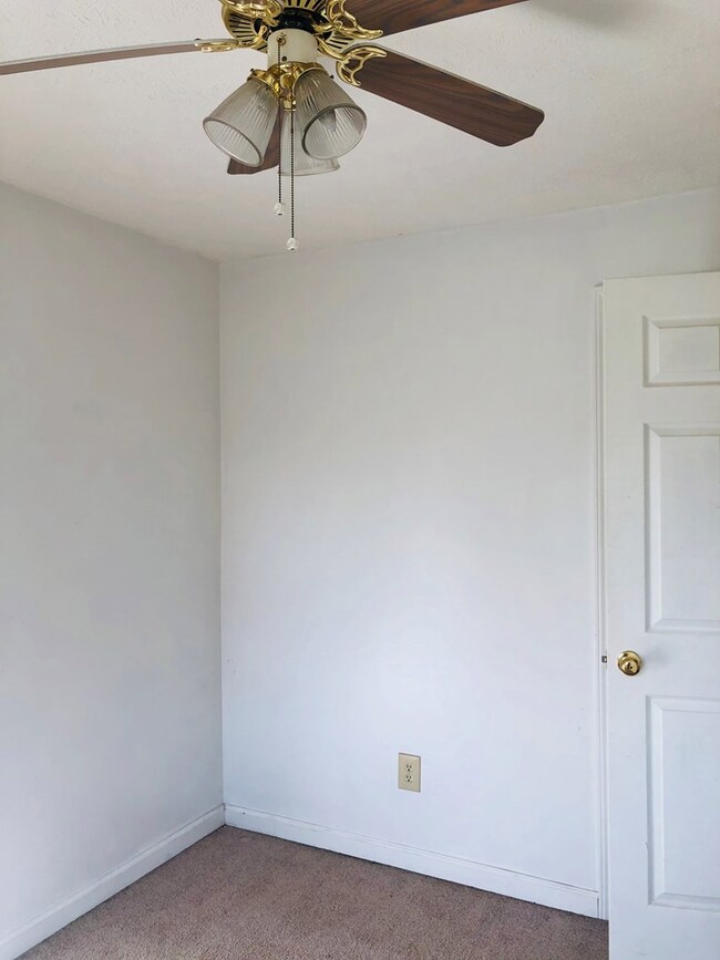 605 Highpoint Dr, Hopkinsville, KY 42240 - photo 4