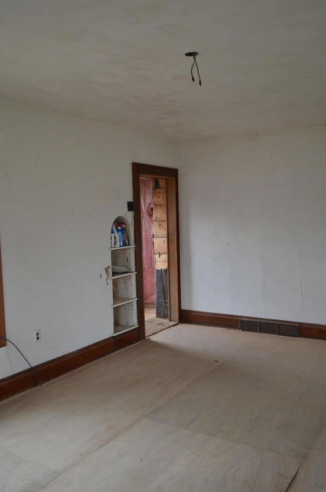 213 W 22nd St, Cedar Falls, IA 50613 - photo 3