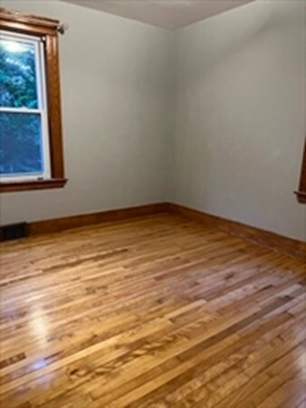 35 Standish St, Worcester, MA 01604 - photo 4