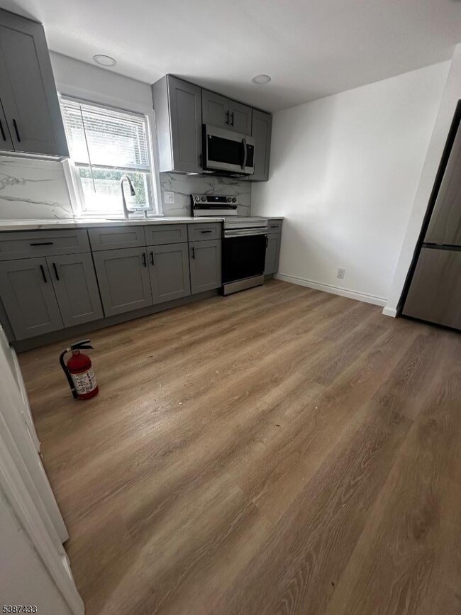 56 Clark St, Lodi, NJ 07644 - photo 5