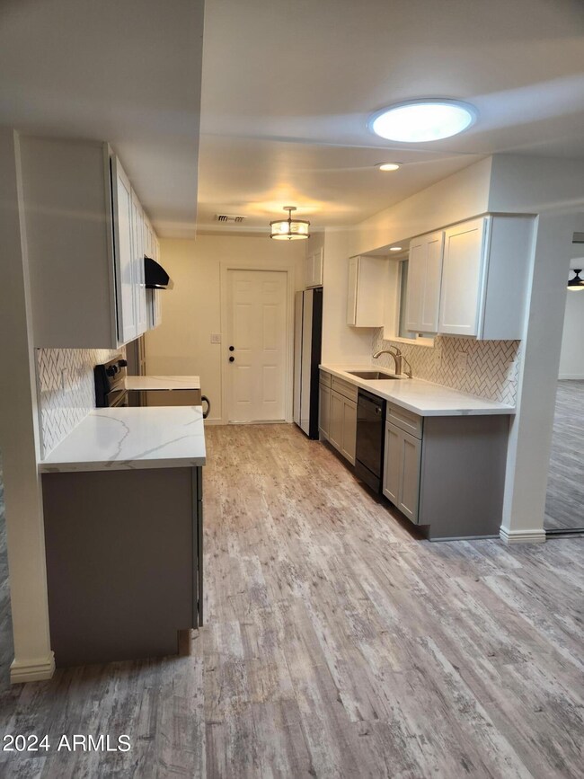 10830 W Canterbury kitchen 4