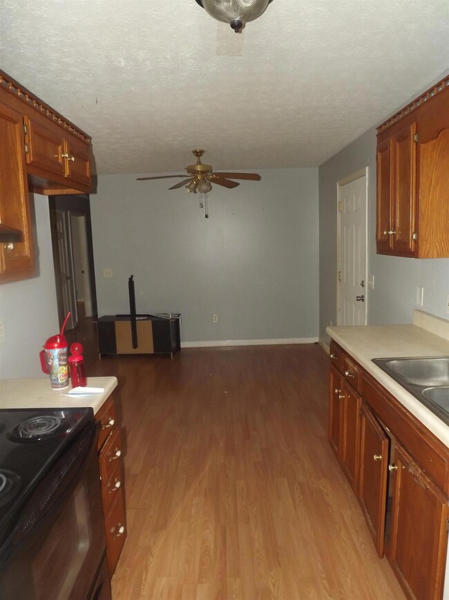 105 Choctaw Dr, Shelbyville, TN 37160 - photo 3