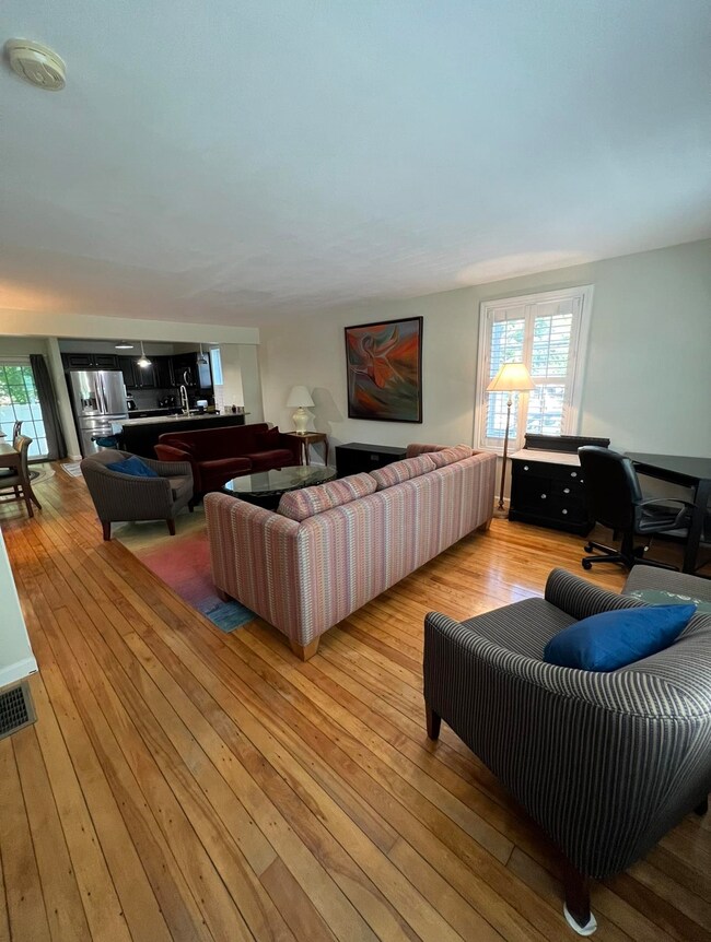 16 Hall Place unit 4, Exeter, NH 03833 - photo 4