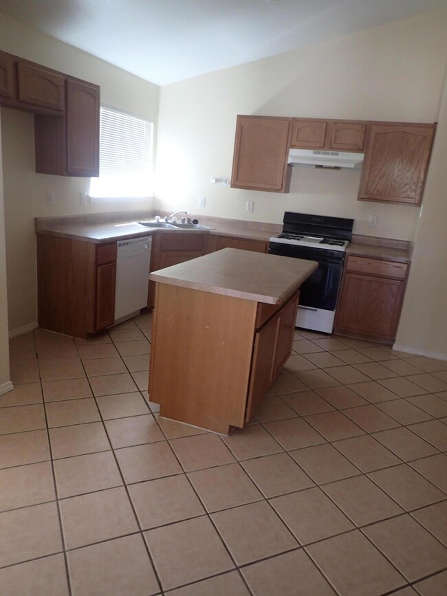 685 Desert Sage Dr, Horizon City, TX 79928 - photo 4