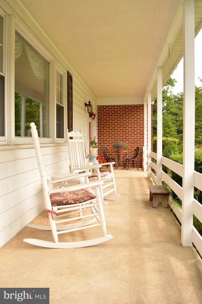 1139 Greenway Rd, Cockeysville, MD 21030 - photo 3