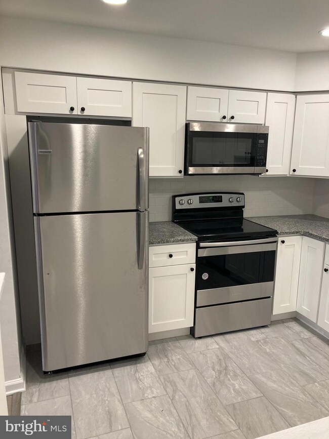 101 Pamela Ct unit 605, Levittown, PA 19057 - photo 3