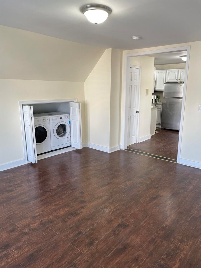 110 Oak St, Weehawken, NJ 07086 - photo 2