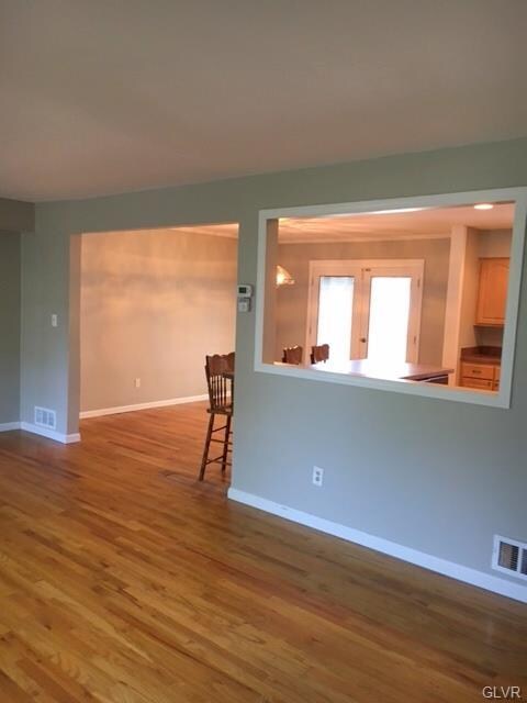 1214 Clearview Cir, Allentown, PA 18103 - photo 4