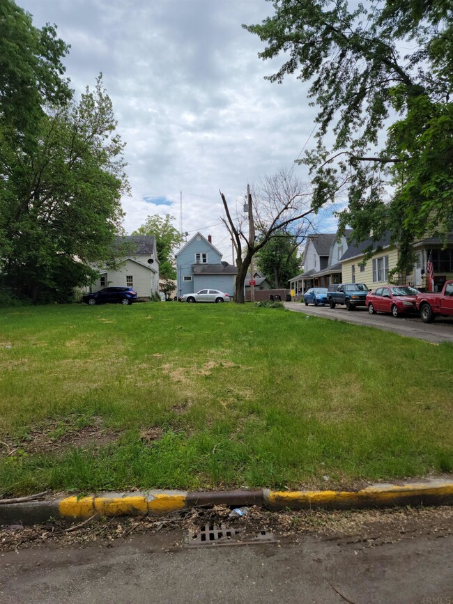 619 W High St, Elkhart, IN 46516 - photo 2