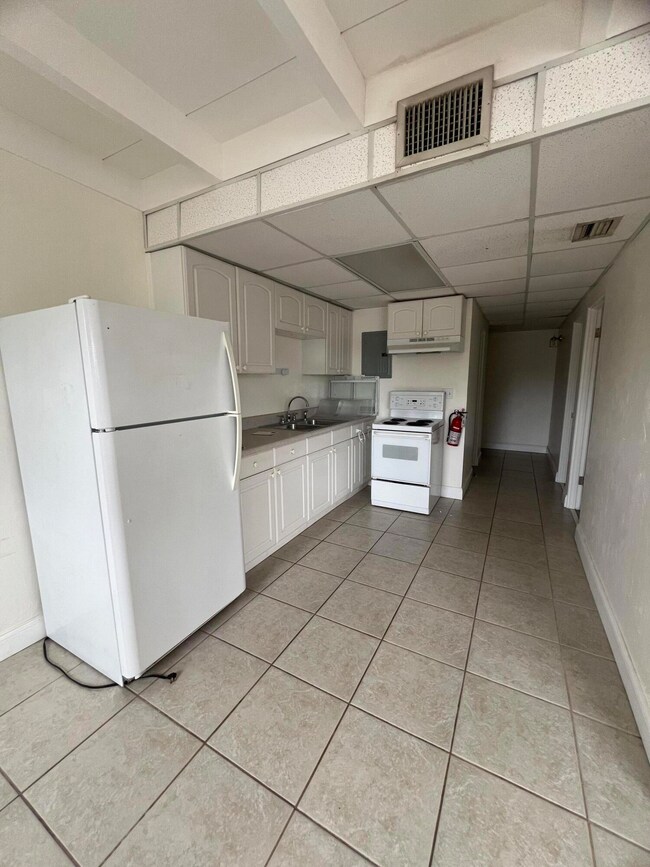 805 Forrest Ave unit 2, Cocoa, FL 32922 - photo 5