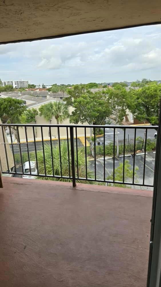 Ramblewood Condominium unit PH11, Miami, FL 33183 - photo 7