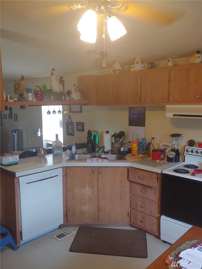 8447 Pepperidge Ln SE, Yelm, WA 98597 - photo 7