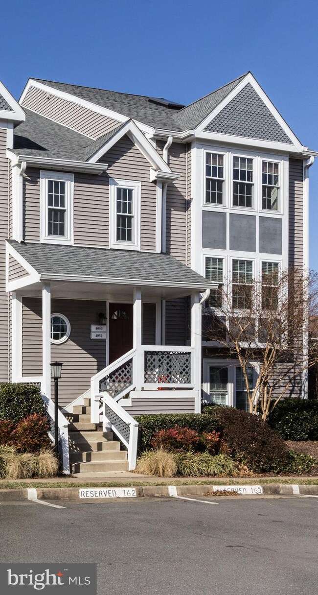 4050B Grays Pointe Ct, Fairfax, VA 22033 - photo 2