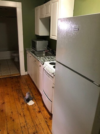 541 Haverhill St unit 1R, Lawrence, MA 01841 - photo 3