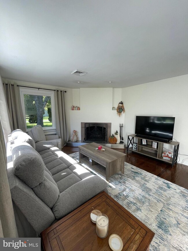 329 Elmwood Ln, Riegelsville, PA 18077 - photo 6