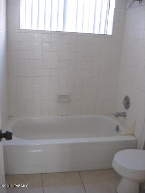 bathroom1 toilet,tub & shower