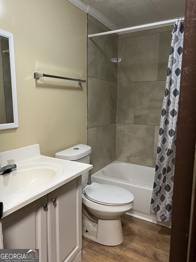 Hallway full bathroom