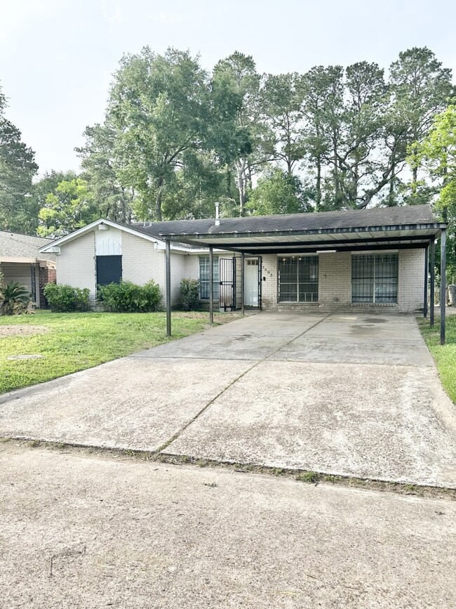 1503 W Donovan St, Houston, TX 77091 - photo 2