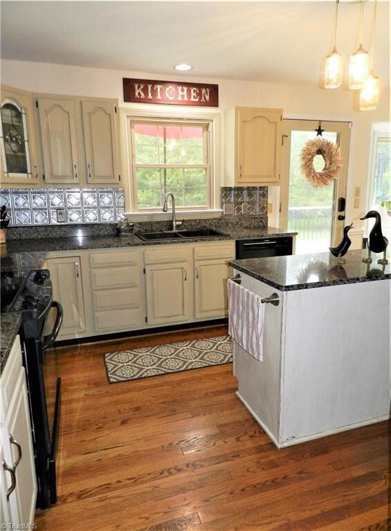 2250 Kivett Dr, Greensboro, NC 27406 - photo 7