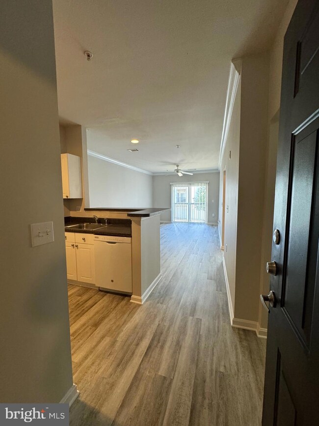 11350 Aristotle Dr unit 7-203, Fairfax, VA 22030 - photo 2