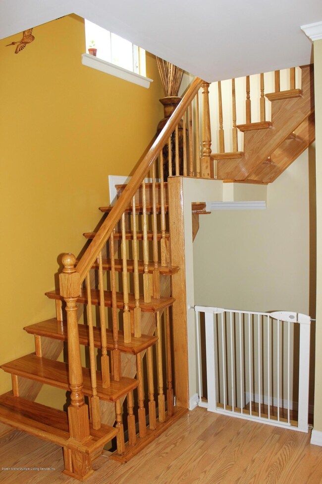 2nd fl stairway