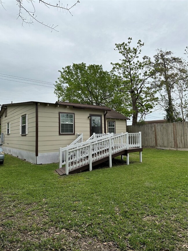 7610 Ley Rd, Houston, TX 77028 - photo 4