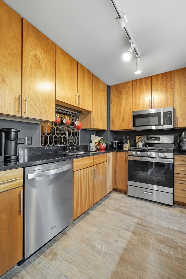 929 Portland Ave unit 702, Minneapolis, MN 55404 - photo 6