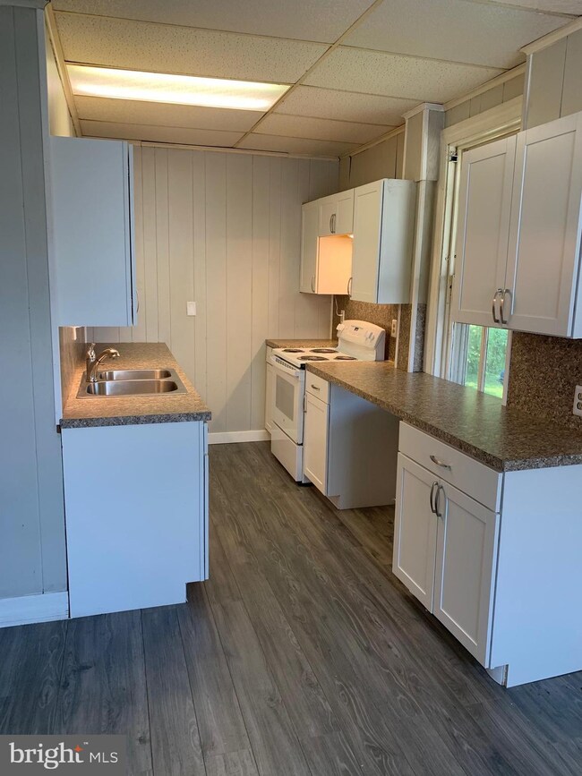 147 E Main St unit 1ST FLOOR, Mechanicsburg, PA 17055 - photo 3