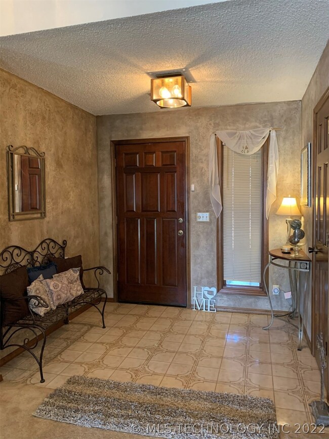 3100 Camelot Dr, Bartlesville, OK 74006 - photo 3