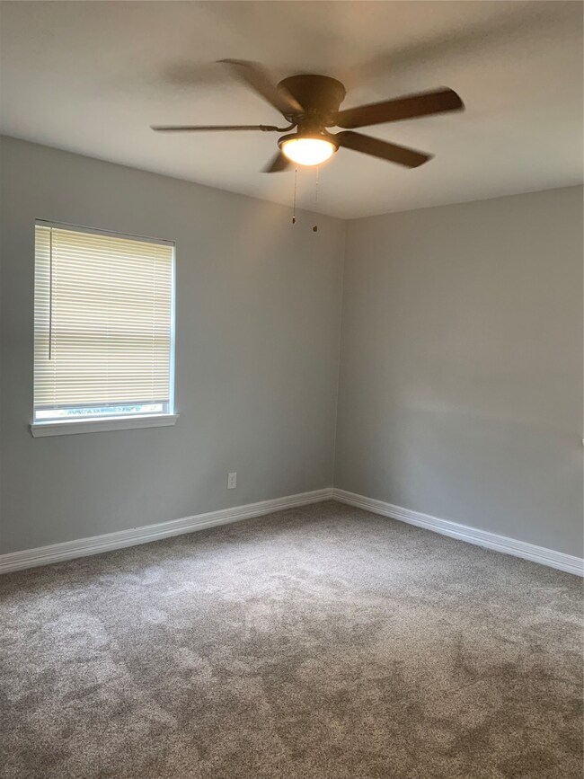 4311 Busiek St, Houston, TX 77022 - photo 5