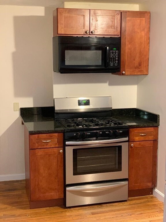 32 Swift St, Lowell, MA 01852 - photo 4