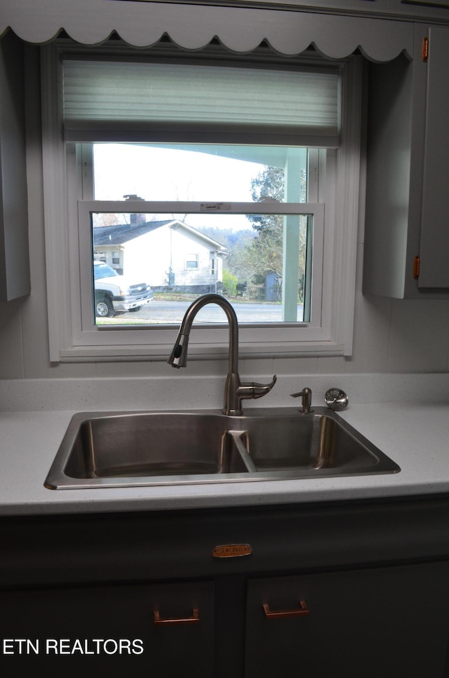 106 Cedar Ln, Oak Ridge, TN 37830 - photo 4