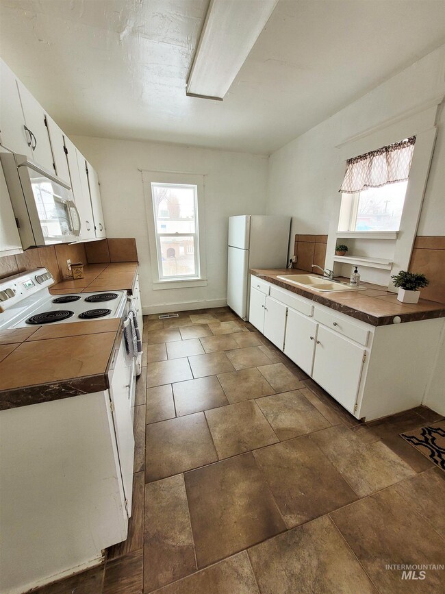 102 1st St E, Declo, ID 83323 - photo 5