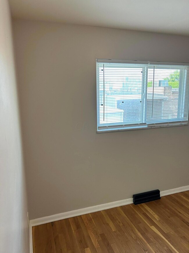 26 S Hampton Rd unit D, Columbus, OH 43213 - photo 2