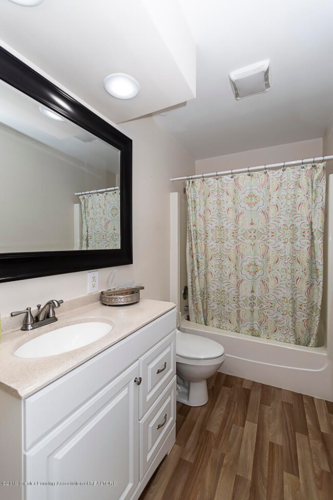 1600 Holly Way, Lansing, MI 48910 - photo 3